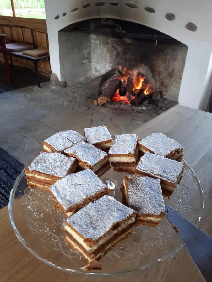 La Malu' Bistritei - Casutele Valea Stanii Hotel Luaran gambar