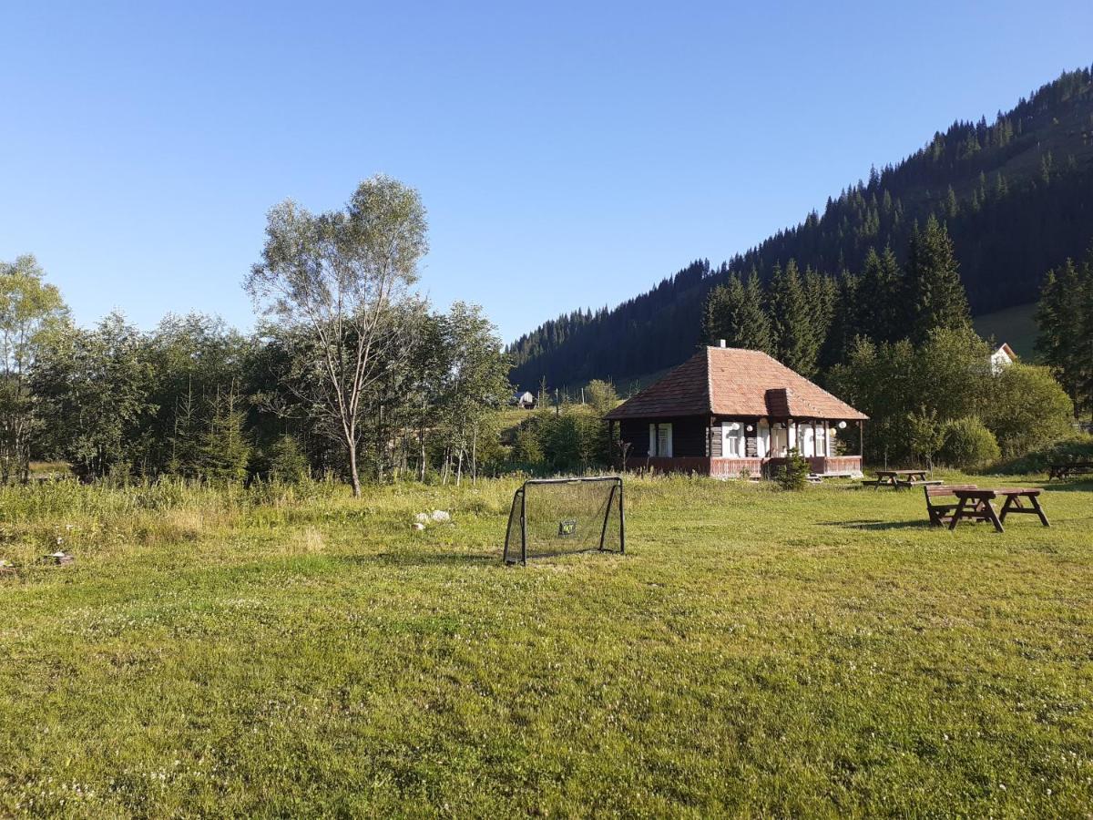 La Malu' Bistritei - Casutele Valea Stanii Hotel Luaran gambar
