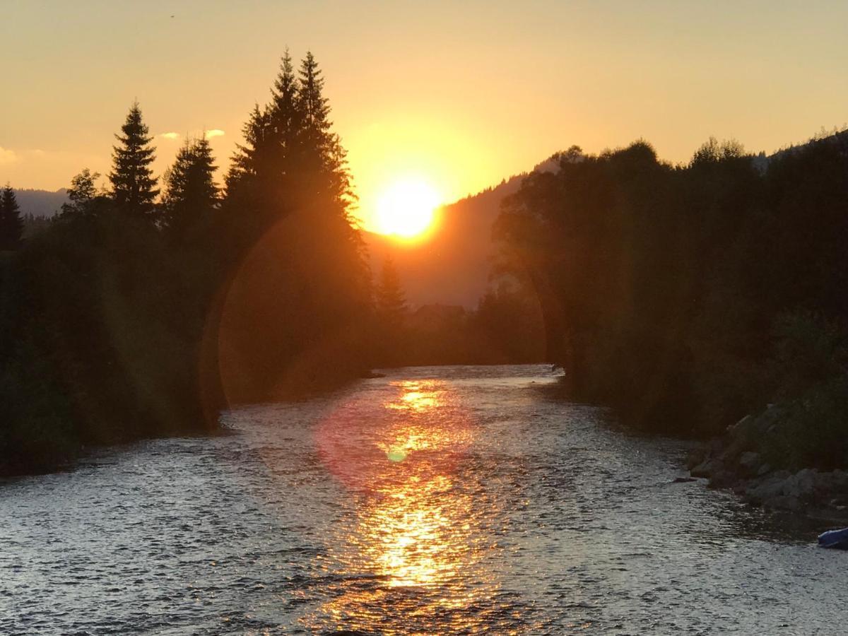 La Malu' Bistritei - Casutele Valea Stanii Hotel Luaran gambar